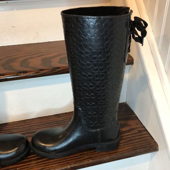 COACH Jacquard Signature C Laced Up Back Bow Heeled Black Rainboots Sz 9 - Picture 16 of 17